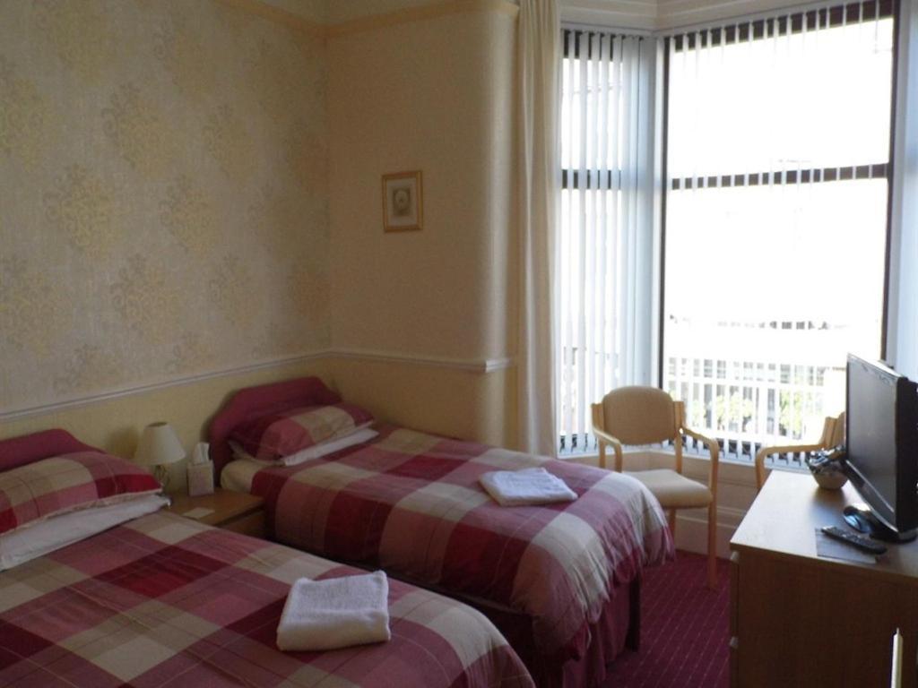 The Pembroke Hotel Blackpool Room photo